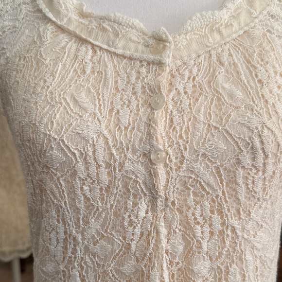 Ultra Pink Ivory Lace Top - Picture 2 of 9